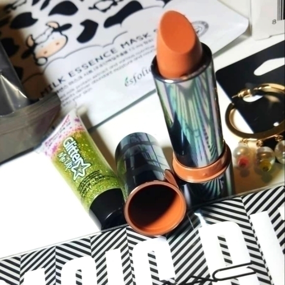 Basic B%@*! Mac And Macaroons Bundle - Picture 6 of 8